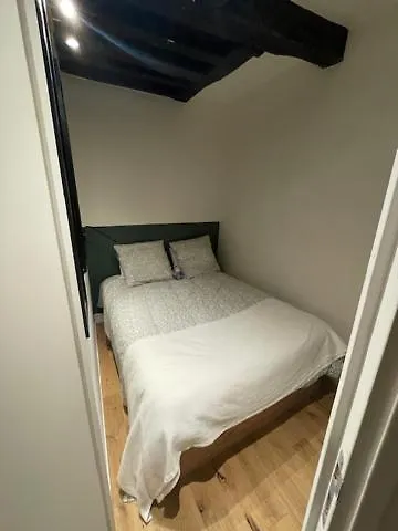 2 Pieces Marais Apartmán *